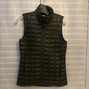 Olive Green North Face Quilted Puffer Vest - NWT and perfect for Fall
